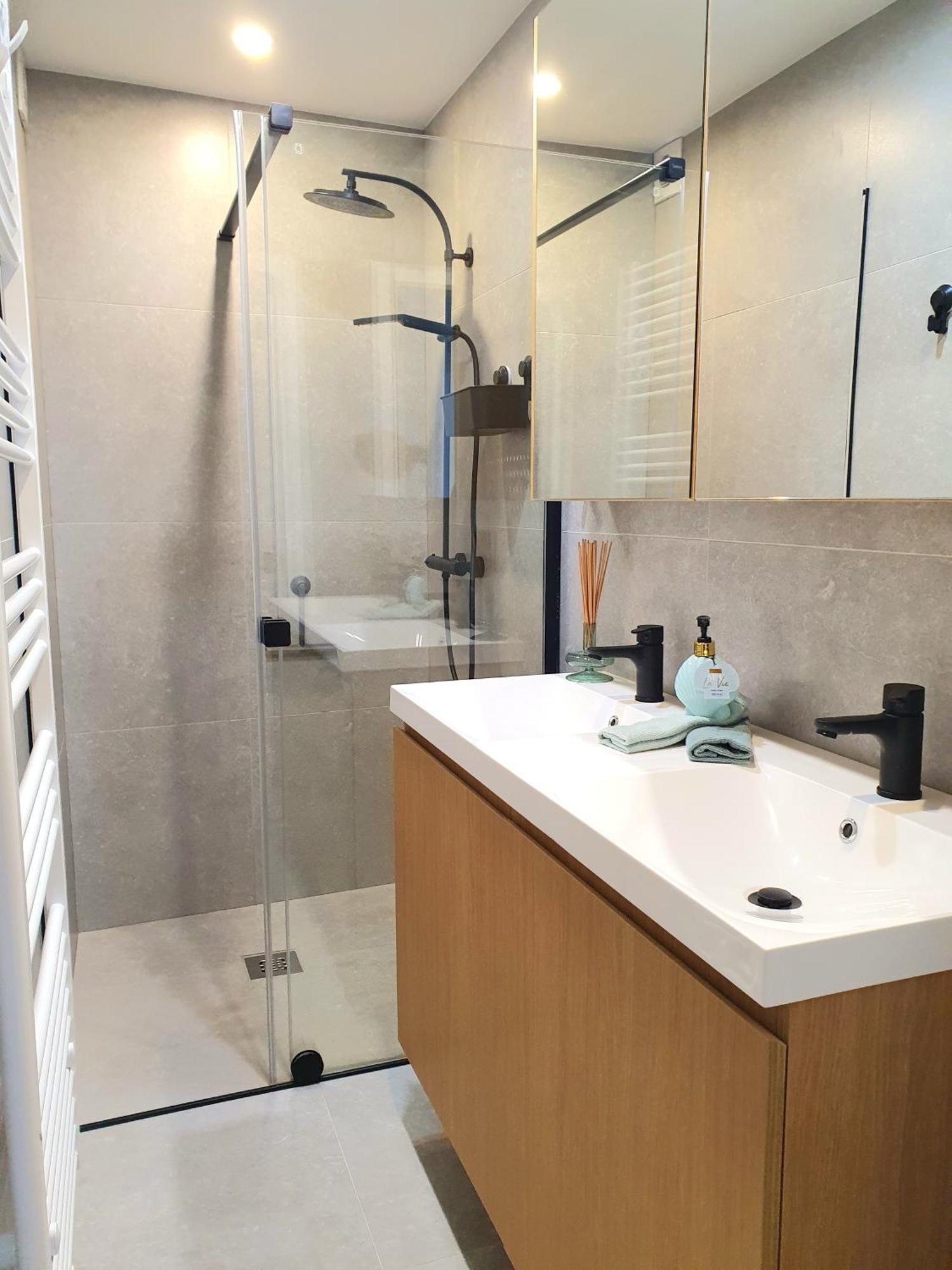 Skaai Five - Newly Renovated 2 Bedrooms Apartment Οστένδη Εξωτερικό φωτογραφία
